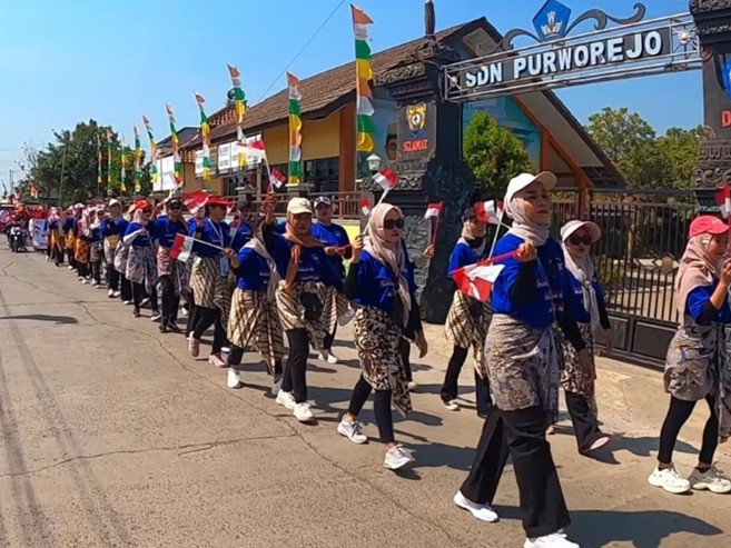 Kegiatan karnaval pada acara Merti Desa Purworejo (9/8).